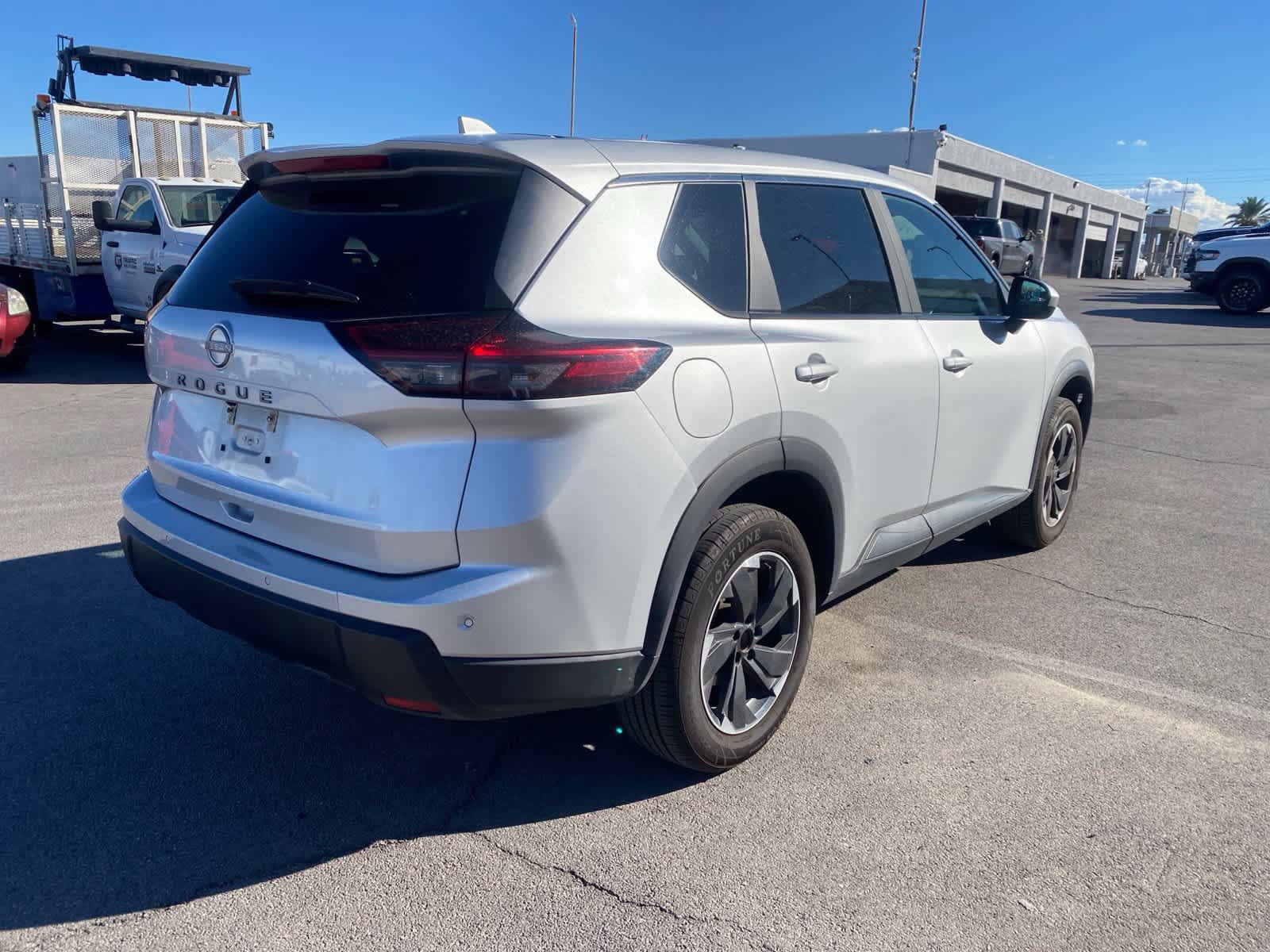 Used 2025 Nissan Rogue SV FWD image 5