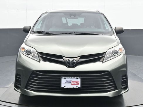 Used 2020 Toyota Sienna L image 1