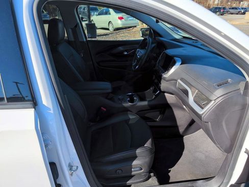 Used 2024 GMC Terrain SLT image 12