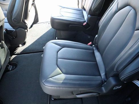 New 2026 Chrysler Pacifica Select FWD image 12