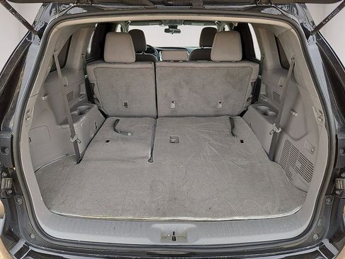Used 2019 Toyota Highlander LE FWD image 12