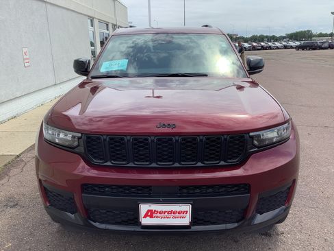 Used 2023 Jeep Grand Cherokee L Laredo AWD/4WD image 2