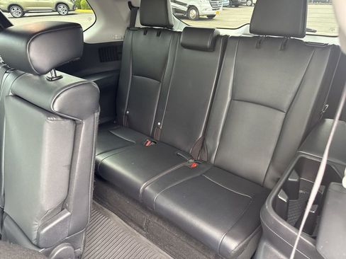 Used 2024 Toyota Grand Highlander XLE image 12