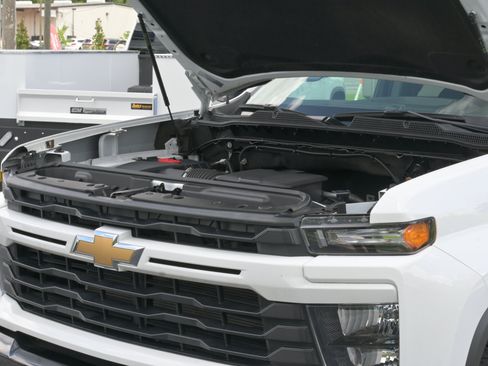Used 2025 Chevrolet Silverado 2500 Custom w/ Custom Value Package AWD/4WD image 8