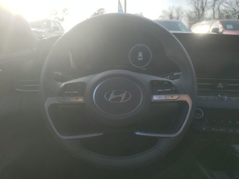 Used 2025 Hyundai Elantra SEL image 11