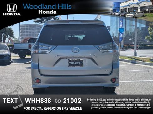 Used 2017 Toyota Sienna SE Premium FWD image 6