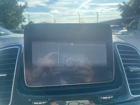 Used 2019 Mercedes-Benz GLE 400 4MATIC w/ Premium 1 Package image 19