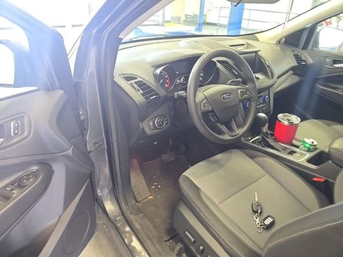 Used 2017 Ford Escape SE w/ Equipment Group 201A image 9