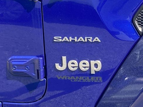 Used 2018 Jeep Wrangler Unlimited Sahara image 11