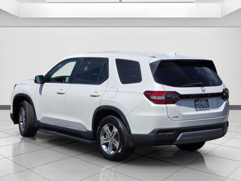 Certified 2025 Honda Pilot EX-L image 7