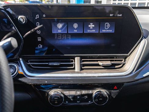 Used 2024 Chevrolet Trax RS FWD image 14