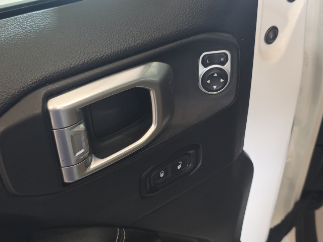Used 2019 Jeep Wrangler Unlimited Sahara AWD/4WD image 11
