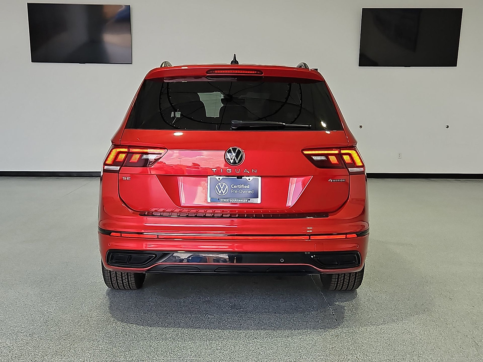 Used 2024 Volkswagen Tiguan SE R-Line AWD/4WD image 7