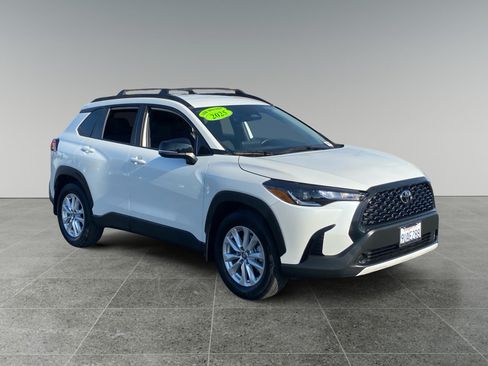 Used 2025 Toyota Corolla Cross LE FWD image 7