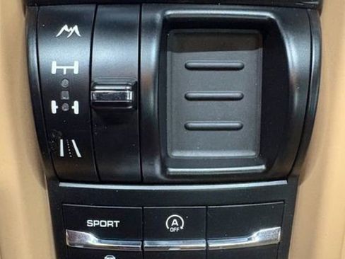 Used 2011 Porsche Cayenne AWD/4WD image 19