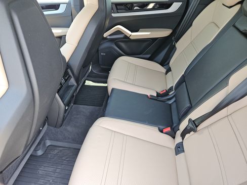 Certified 2026 Porsche Cayenne Coupe AWD/4WD image 28