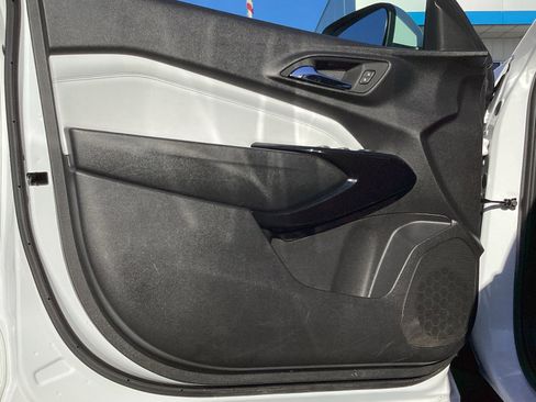 Used 2025 Chevrolet Trax LT w/ LT Convenience Package image 31