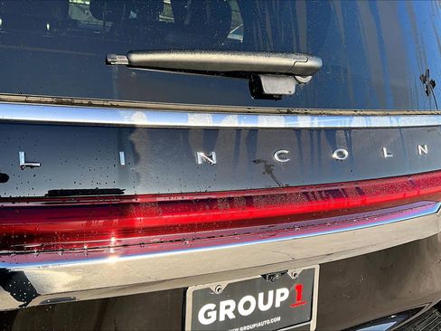 Used 2023 Lincoln Navigator 2WD image 31