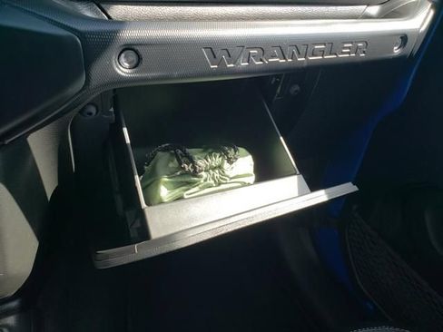 Used 2021 Jeep Wrangler Unlimited Sport AWD/4WD image 31