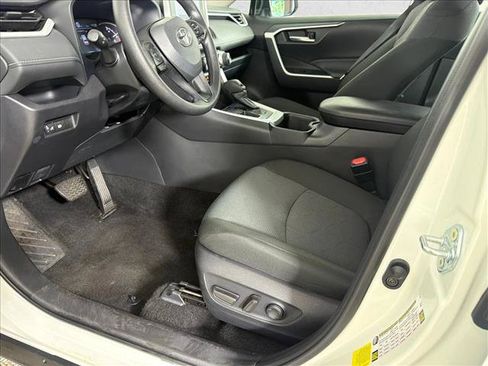 Used 2025 Toyota RAV4 XLE FWD image 9