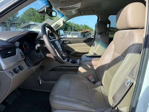 Used 2017 GMC Yukon XL SLT AWD/4WD image 2
