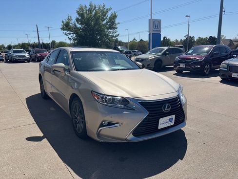 Used 2018 Lexus ES 350 w/ Premier Package FWD image 3