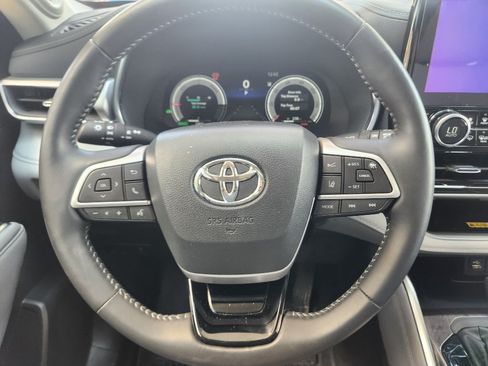 Used 2025 Toyota Highlander Platinum AWD/4WD image 25