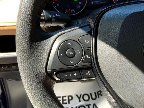Used 2019 Toyota RAV4 XLE w/ Convenience Package FWD image 21