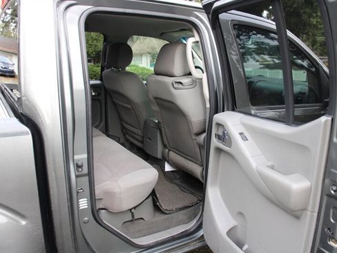 Used 2006 Nissan Frontier SE w/ (P01) Power Pkg image 6