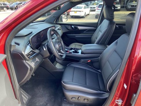 Used 2025 Buick Enclave Preferred w/ Power Package image 33