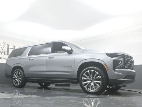 New 2026 Chevrolet Suburban High Country AWD/4WD image 2