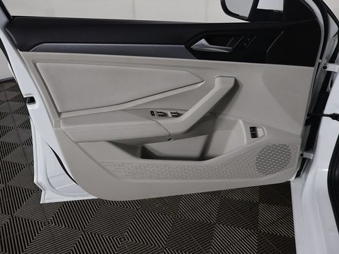 Used 2023 Volkswagen Jetta SE w/ Panoramic Sunroof Package FWD image 23