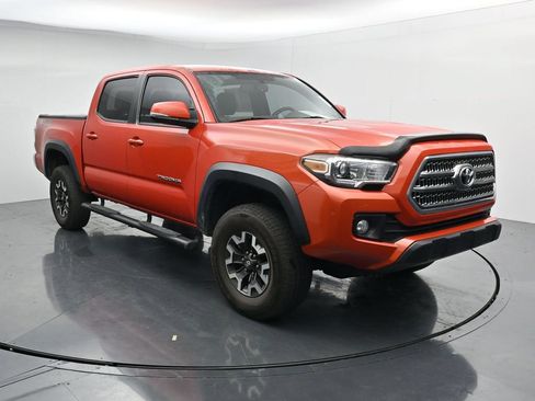 Used 2016 Toyota Tacoma TRD Off-Road w/ Towing Package AWD/4WD image 2