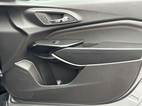 Used 2025 Chevrolet Trax RS image 18