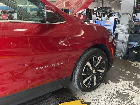 Used 2023 Chevrolet Equinox Premier image 8