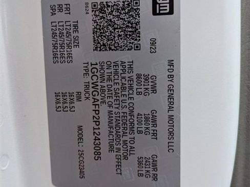 Used 2023 Chevrolet Express 2500 w/ Driver Convenience Package image 17