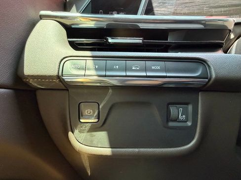 Used 2021 Cadillac Escalade Premium Luxury w/ LPO, Illumination Package AWD/4WD image 15
