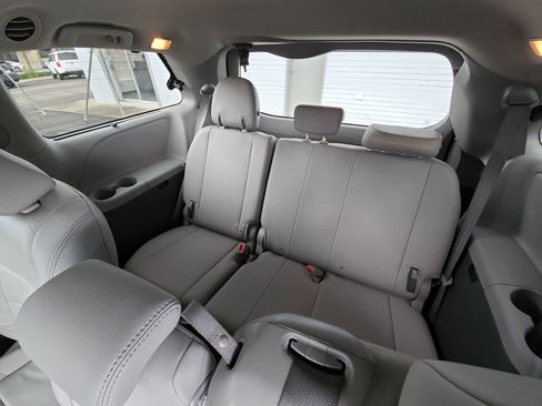 Used 2015 Toyota Sienna XLE w/ XLE Navigation Package FWD image 26