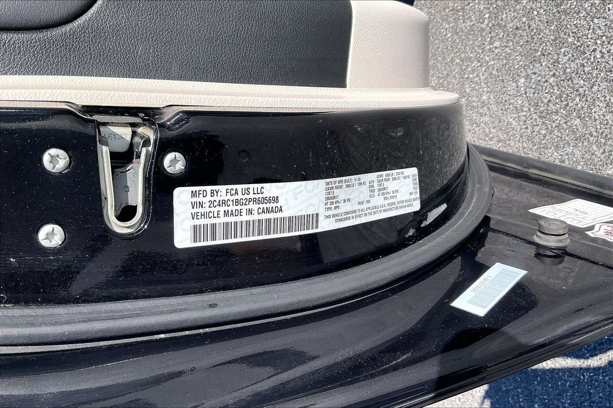 Used 2023 Chrysler Pacifica Touring-L FWD image 18