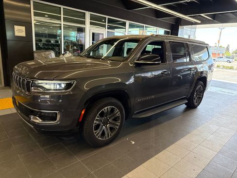 Used 2024 Jeep Wagoneer L Series II RWD image 17