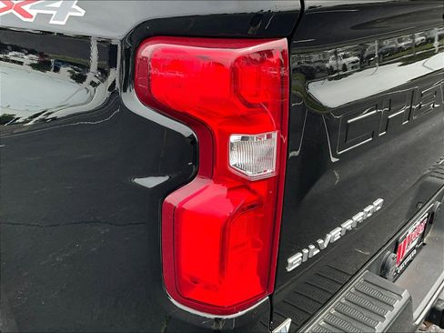 Used 2019 Chevrolet Silverado 1500 Custom w/ Custom Convenience Package AWD/4WD image 23