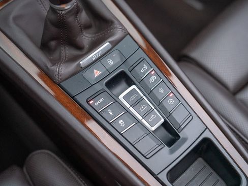 Used 2017 Porsche 911 Carrera S image 22