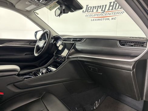 Used 2023 Jeep Grand Cherokee L Limited w/ Luxury Tech Group II image 32