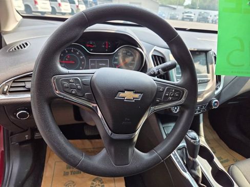 Used 2018 Chevrolet Cruze LT w/ Convenience Package FWD image 15