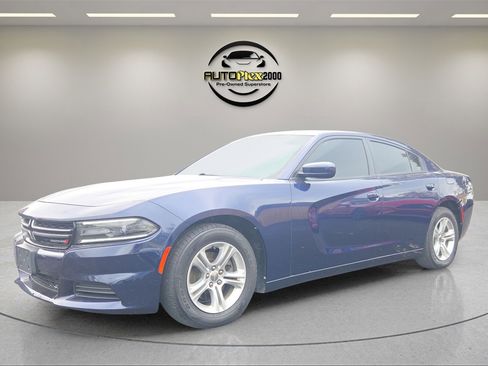 Used 2016 Dodge Charger SE image 3