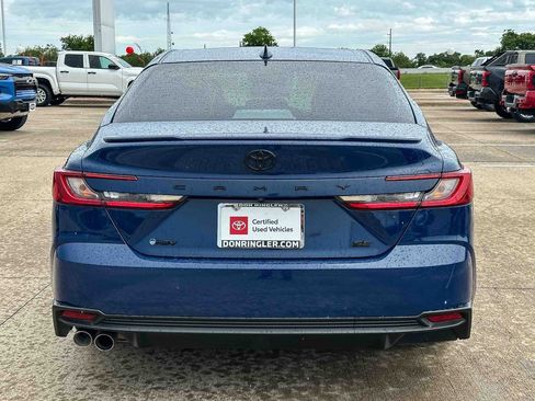 Used 2025 Toyota Camry SE w/ Convenience Package image 4