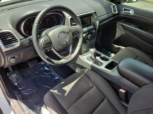 Used 2019 Jeep Grand Cherokee Laredo RWD image 21