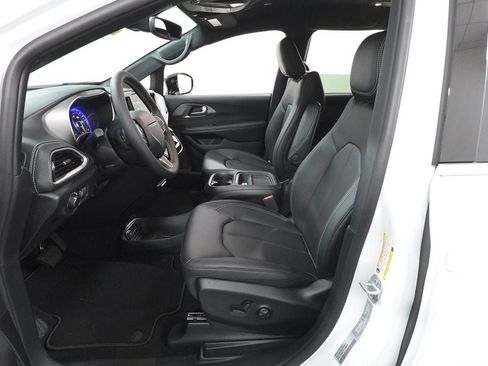 New 2027 Chrysler Pacifica Select FWD image 21