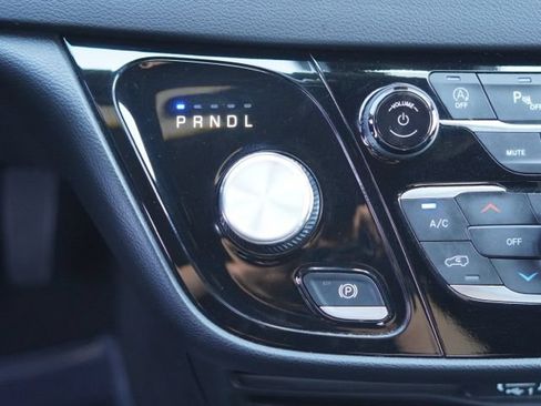 Used 2025 Chrysler Pacifica Select FWD image 25