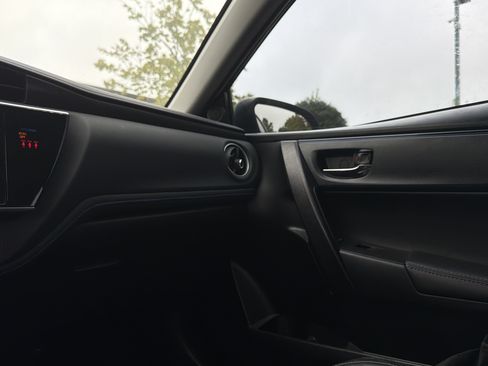 Used 2018 Toyota Corolla SE FWD image 21